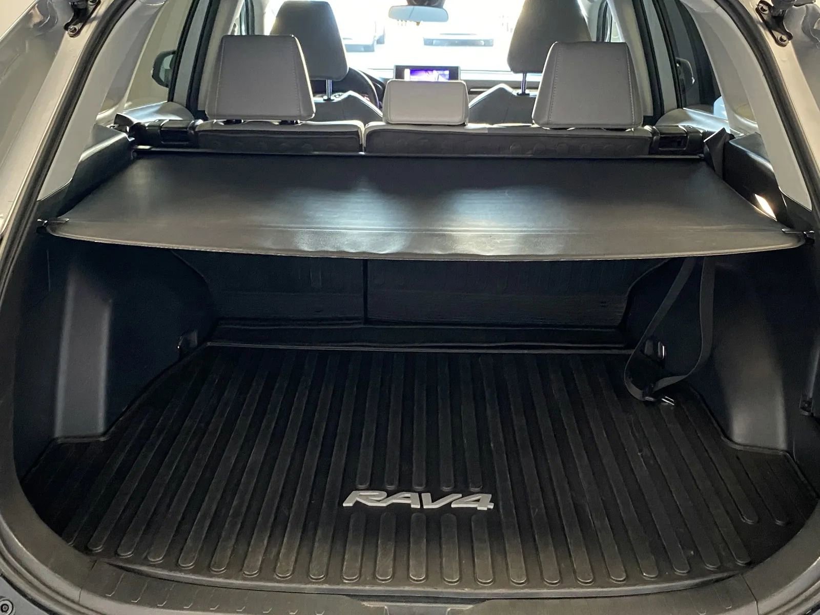 Used 2023 Toyota RAV4 XLE Premium image 8