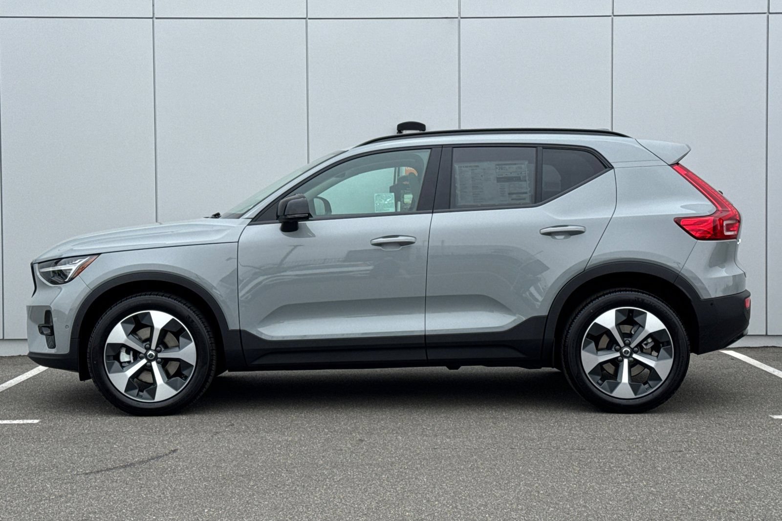 New 2026 Volvo XC40 B5 Plus w/ Protection Package Premier AWD/4WD image 2