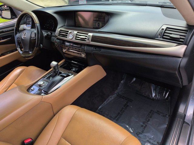 Used 2013 Lexus LS 460 w/ Comfort Pkg RWD image 24