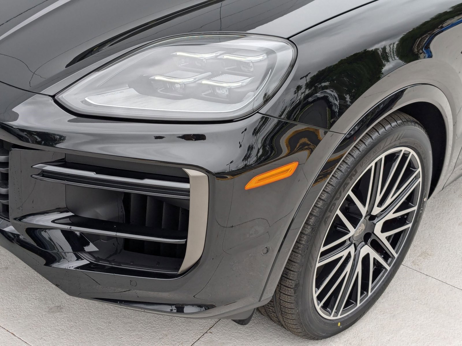 New 2025 Porsche Cayenne Turbo AWD/4WD image 11
