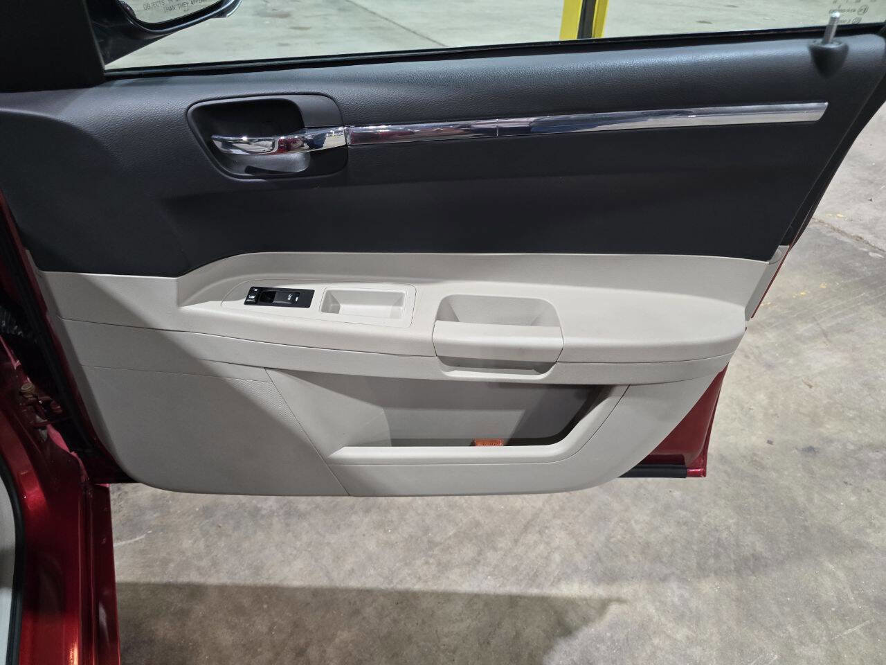 Used 2007 Chrysler 300 Touring L image 32