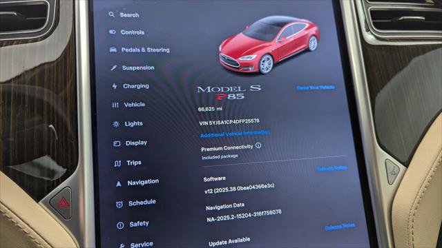 Used 2013 Tesla Model S Performance RWD image 26