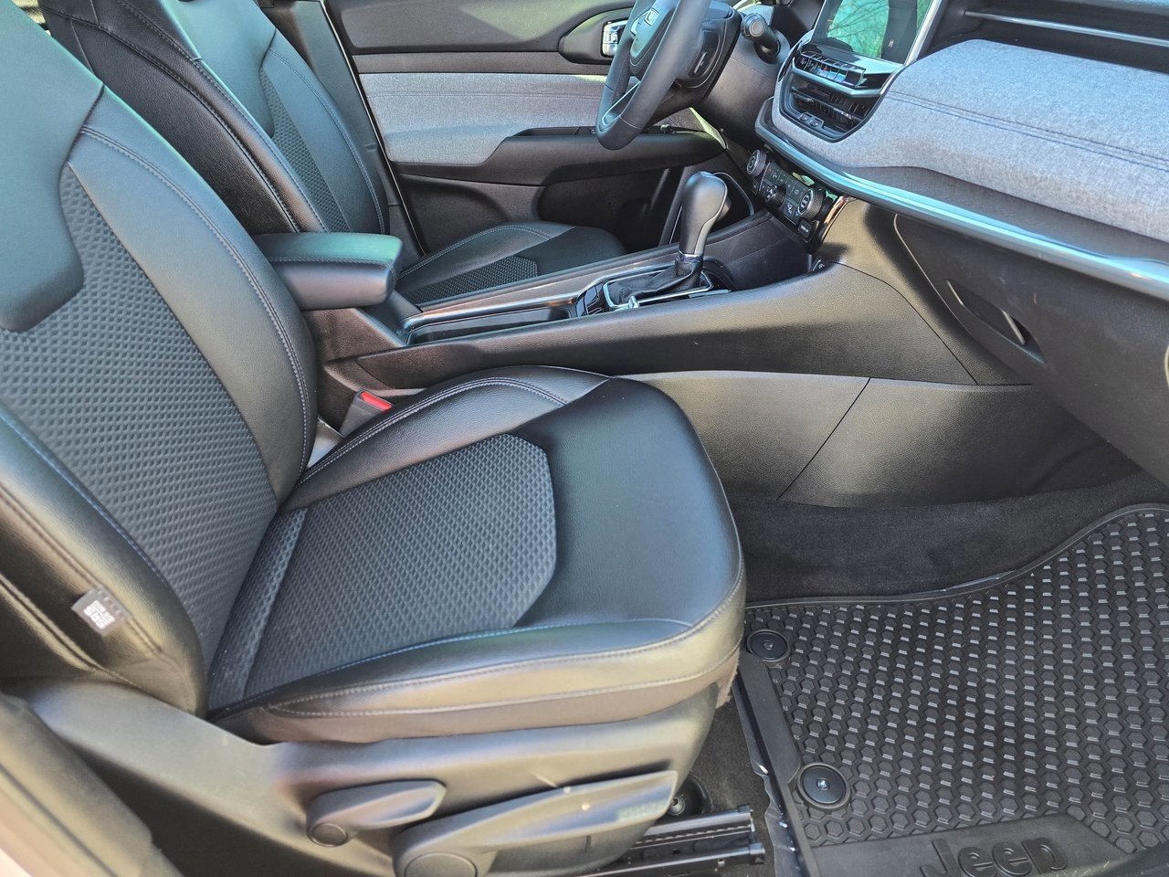 Used 2024 Jeep Compass Latitude w/ Convenience Group image 39