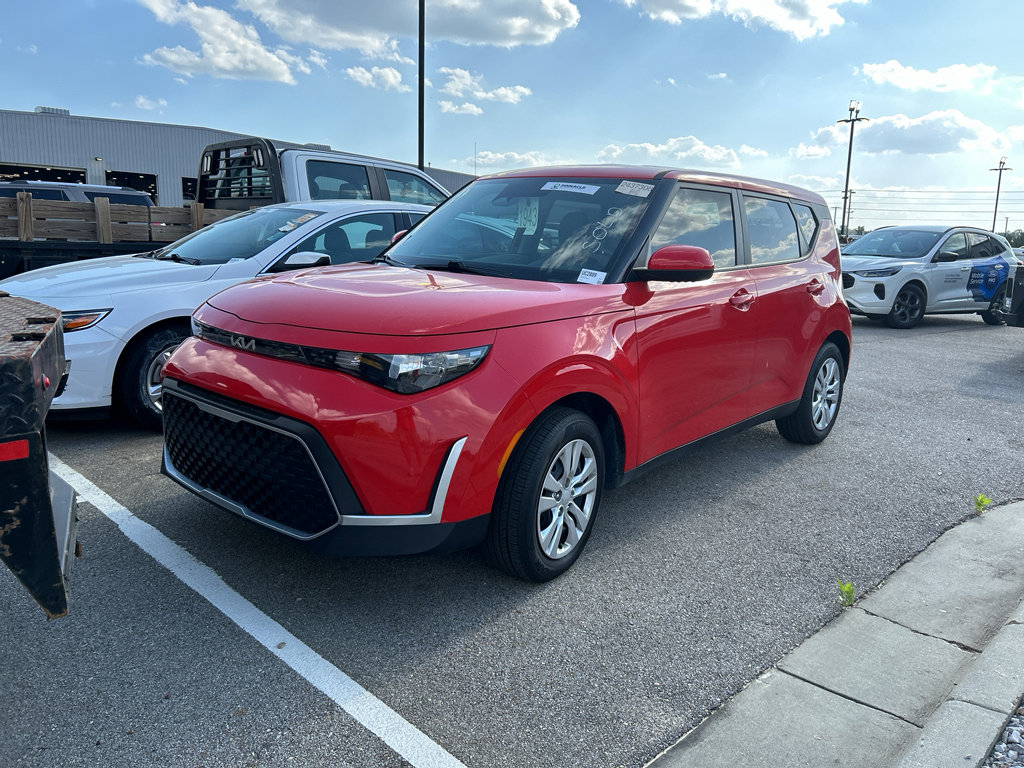 Used 2025 Kia Soul LX FWD image 1