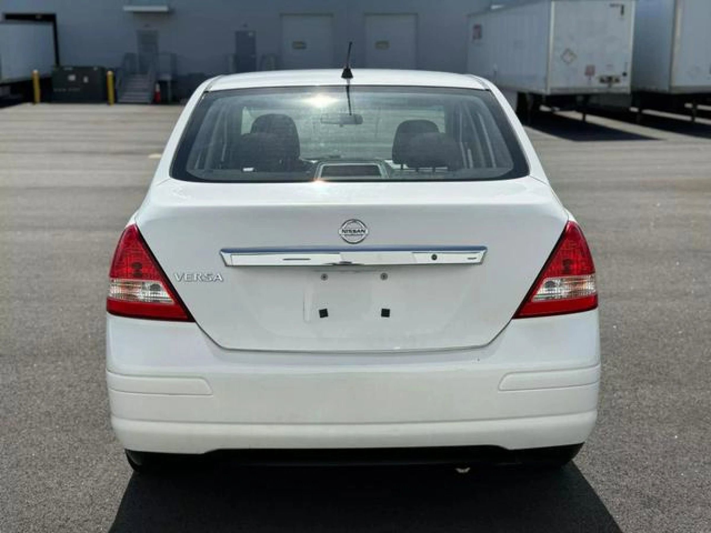 Used 2011 Nissan Versa 1.8 S FWD image 3
