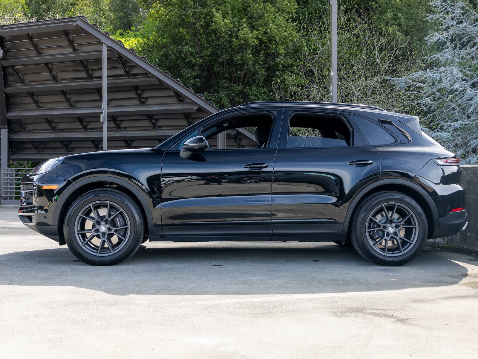 Certified 2025 Porsche Cayenne image 2