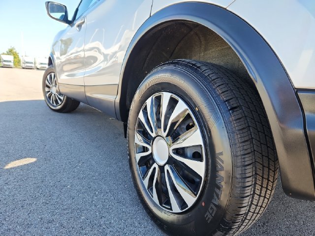 Used 2018 Nissan Rogue Sport S AWD/4WD image 17