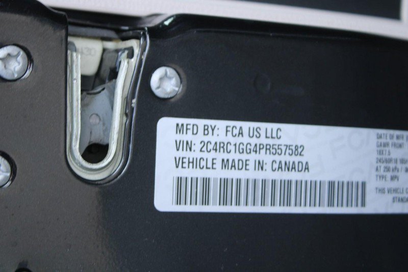 Used 2023 Chrysler Pacifica Limited FWD image 18