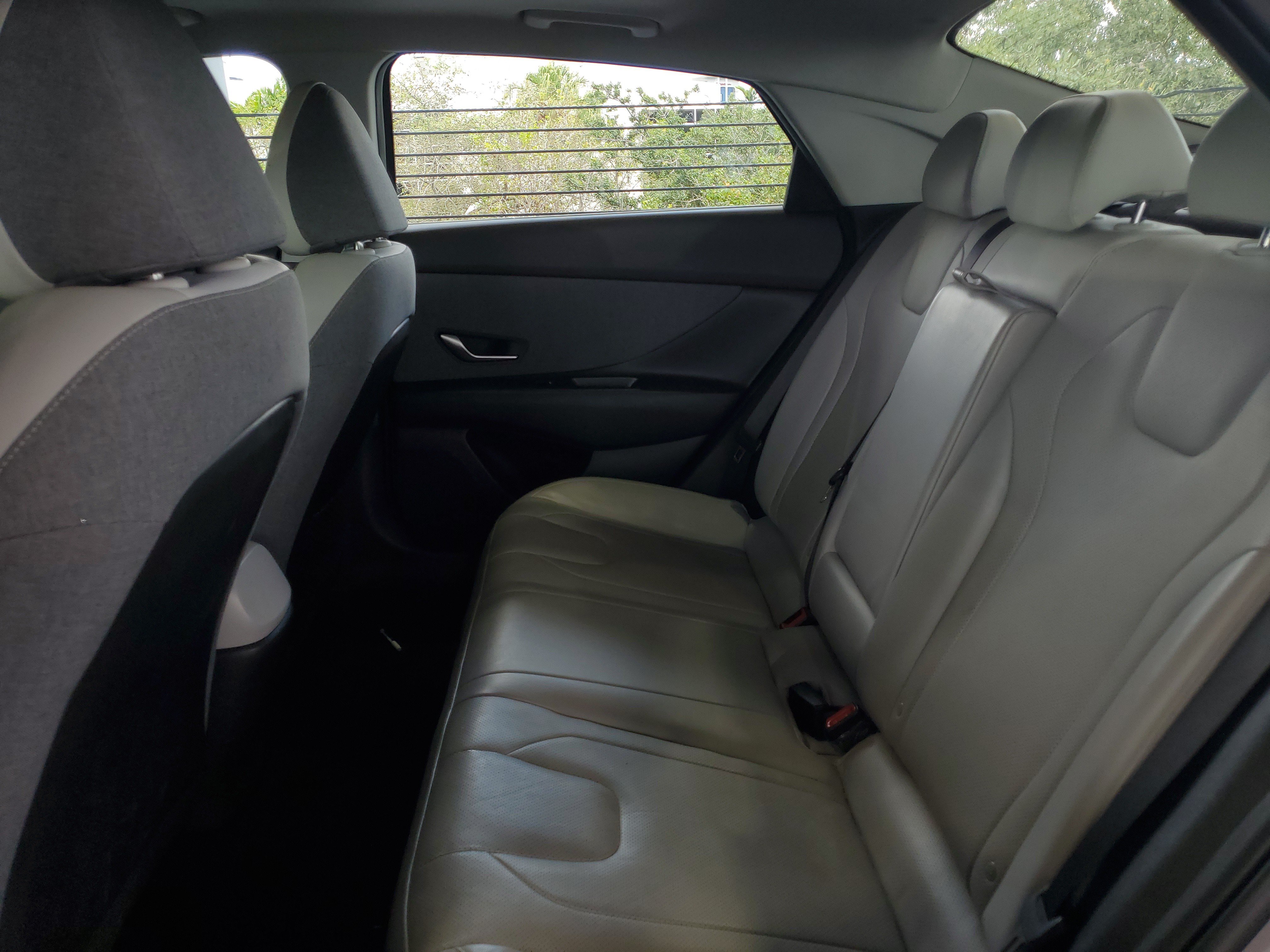 Used 2022 Hyundai Elantra Limited FWD image 9