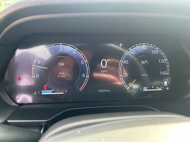 Used 2025 Jeep Grand Cherokee Altitude RWD image 5