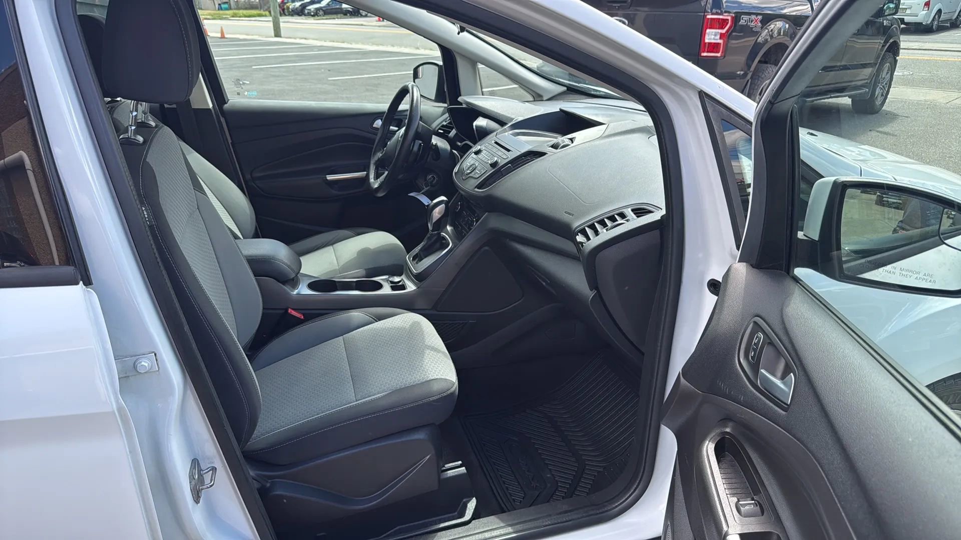 Used 2017 Ford C-MAX Energi SE image 25