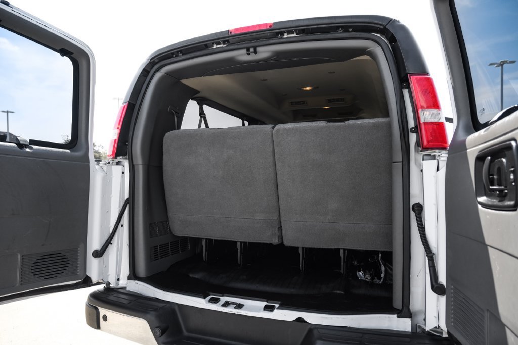 Used 2021 Chevrolet Express 3500 LS w/ Chrome Appearance Package RWD image 60
