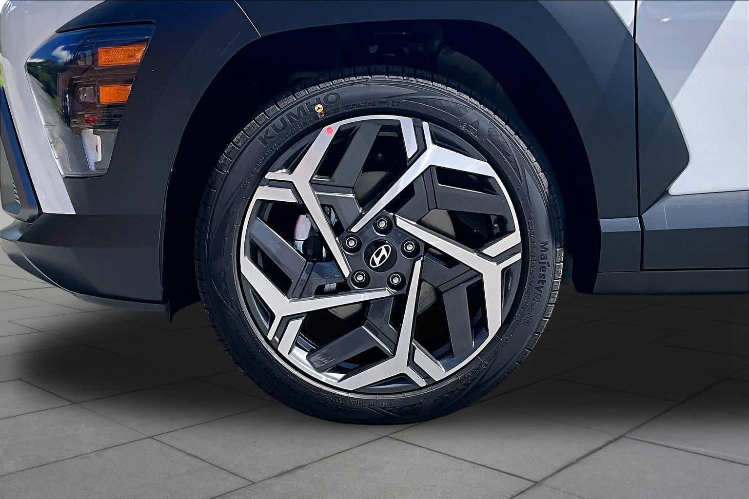 New 2026 Hyundai Kona SEL Premium FWD image 9