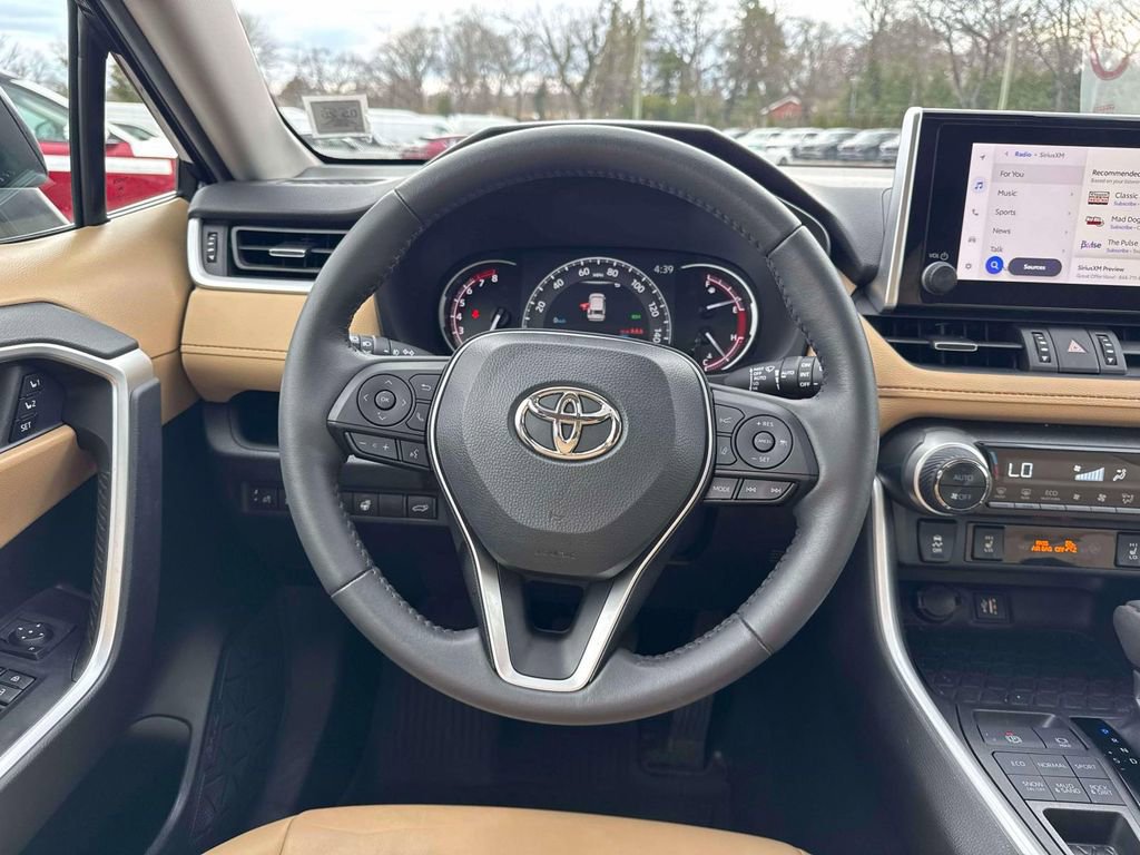 Used 2023 Toyota RAV4 XLE Premium image 20