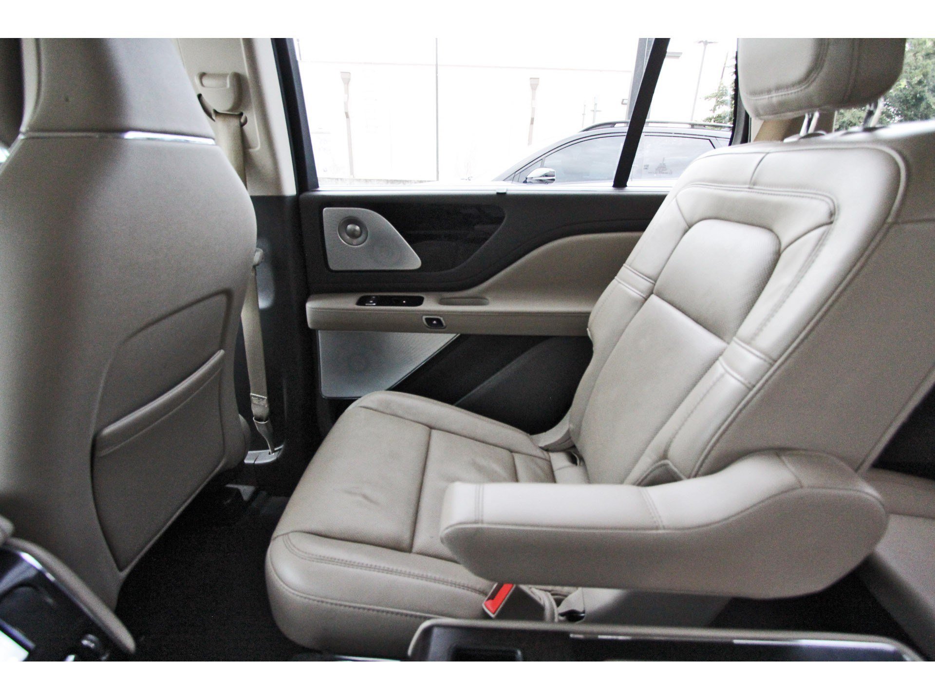 Used 2022 Lincoln Aviator Reserve w/ Equipment Group 201A RWD image 16