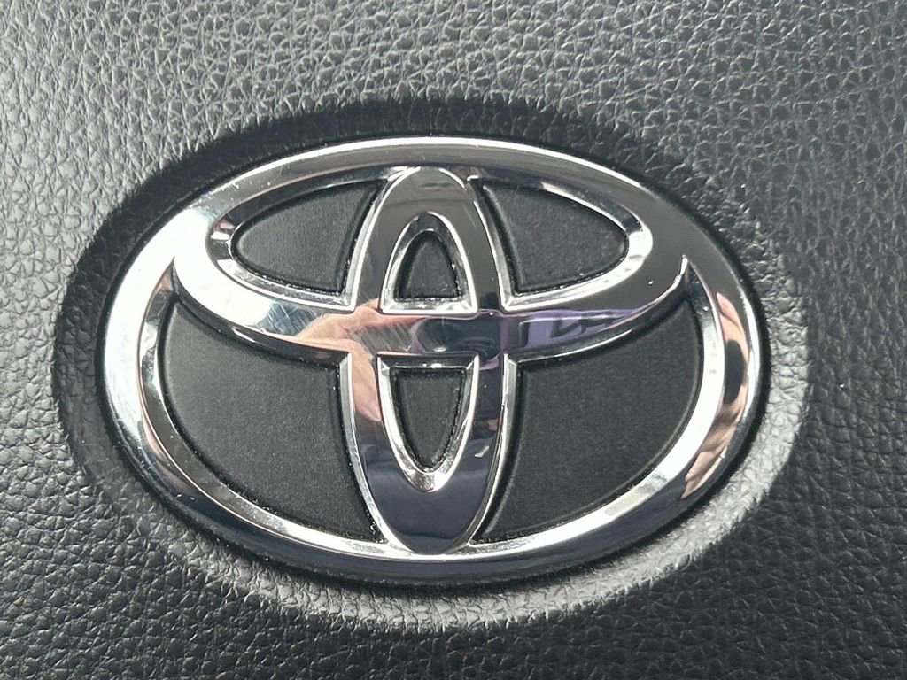 Used 2022 Toyota Corolla LE image 32