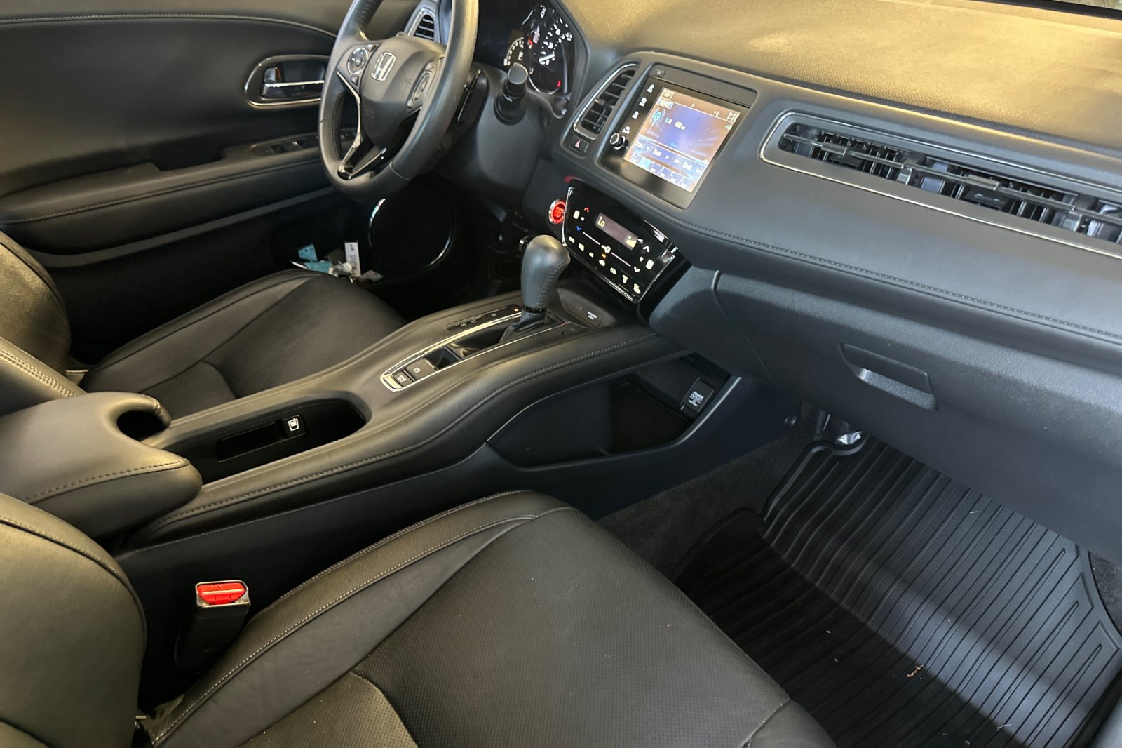 Used 2021 Honda HR-V Touring image 16