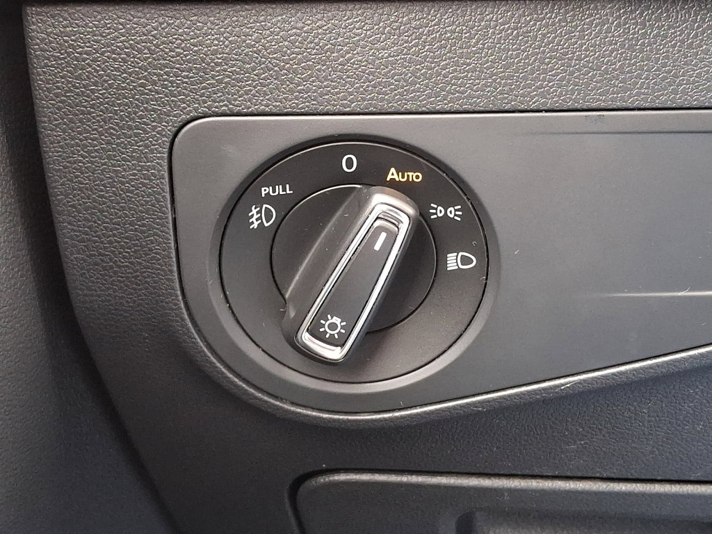 Used 2018 Volkswagen Tiguan SE w/ Front Fog Lights Package image 23