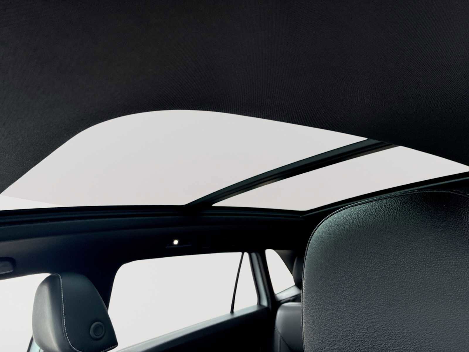 Used 2020 Volkswagen Atlas Cross Sport SEL image 18