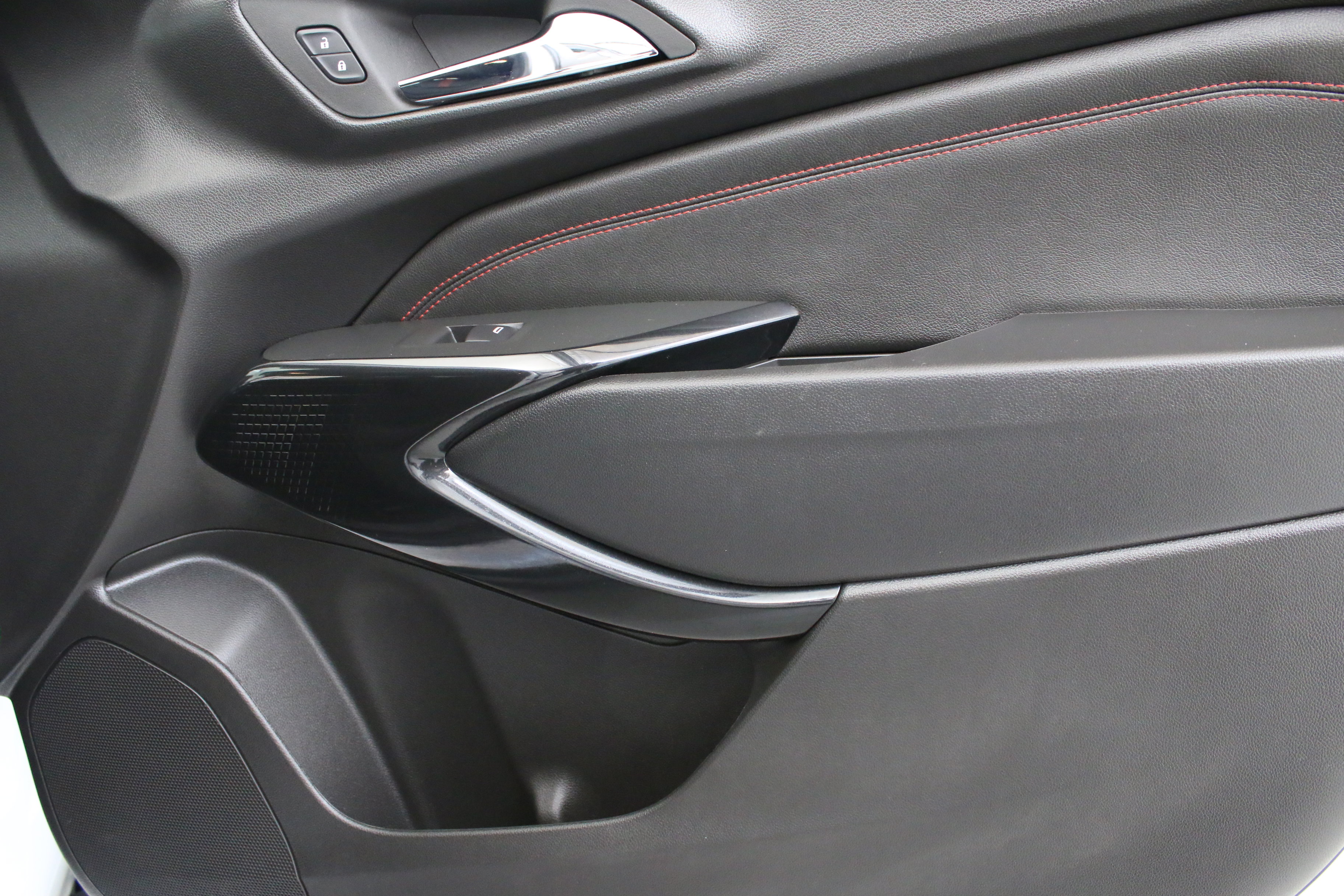 Used 2024 Chevrolet Trax RS w/ Driver Confidence Package FWD image 30