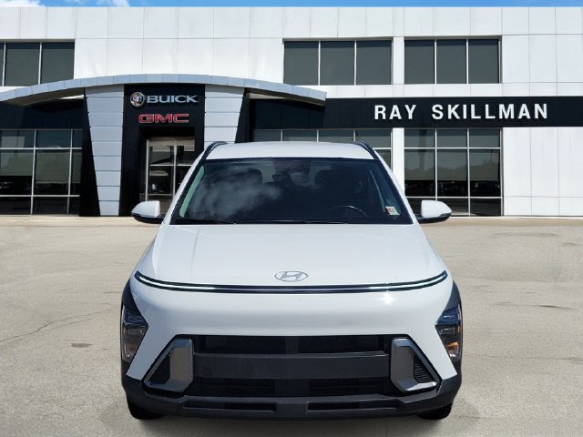Used 2025 Hyundai Kona SEL FWD image 2