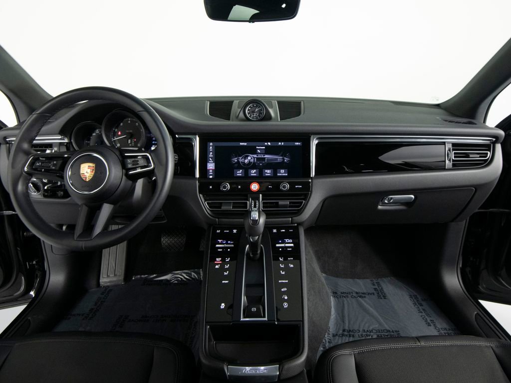 Certified 2025 Porsche Macan image 31