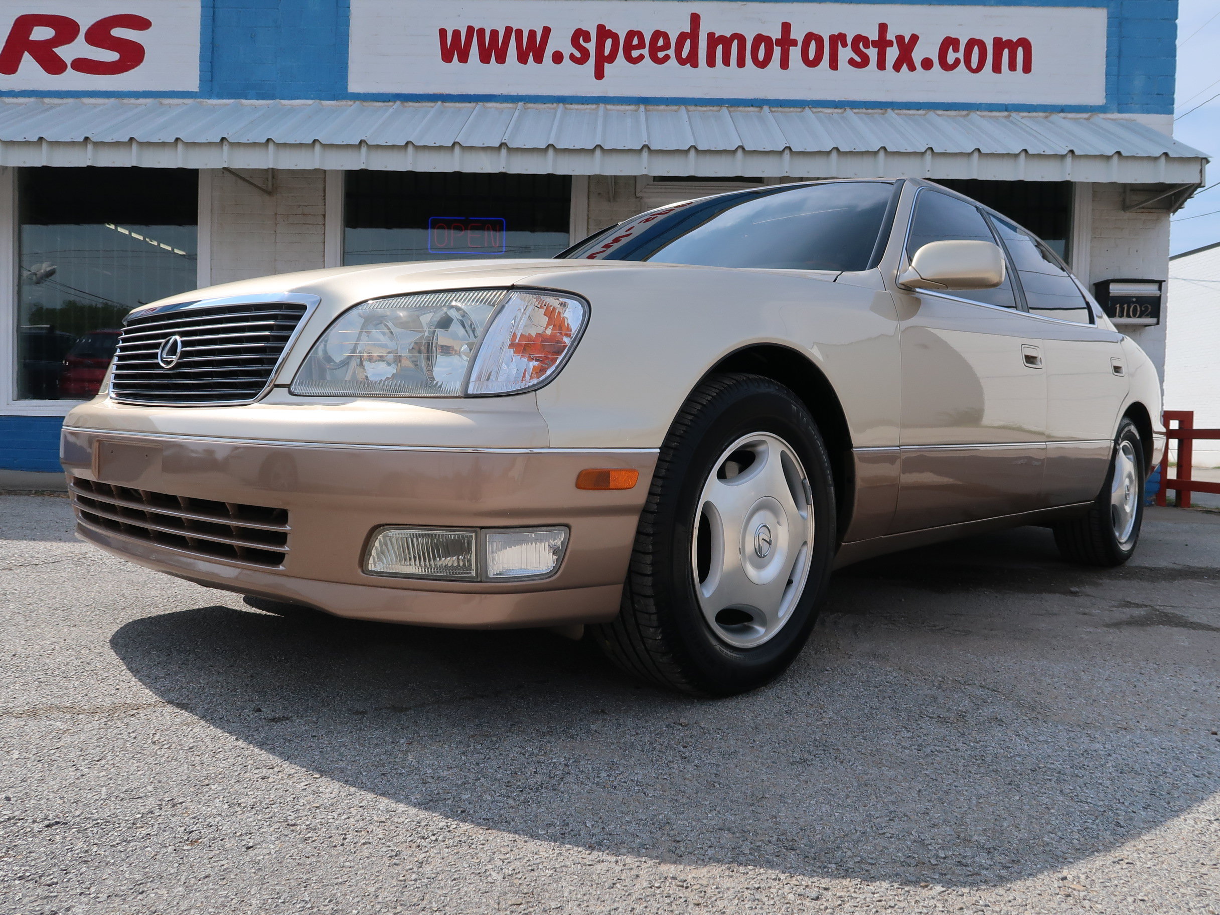 Used 2000 Lexus LS 400 RWD image 5