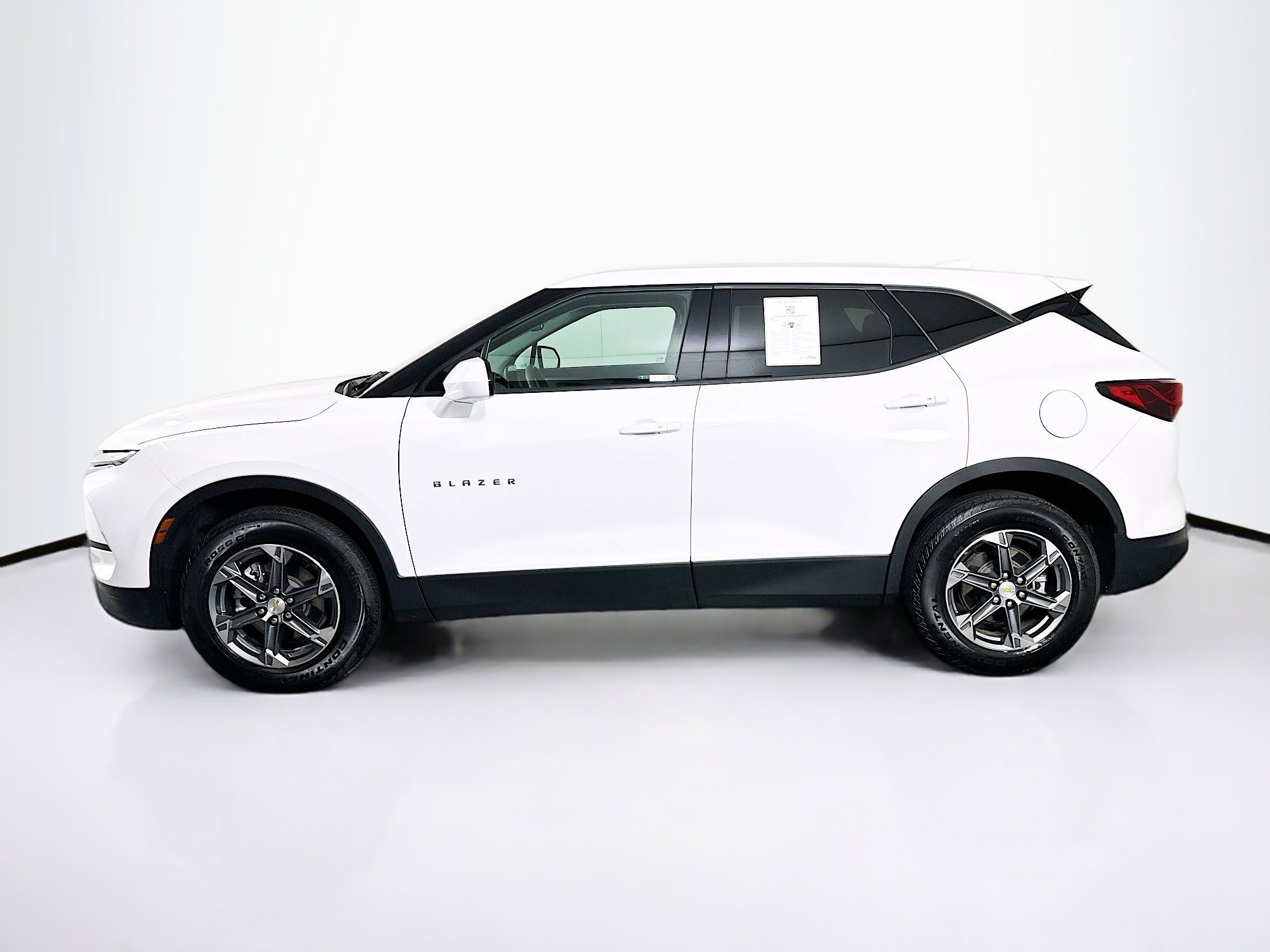 Used 2025 Chevrolet Blazer LT FWD image 4