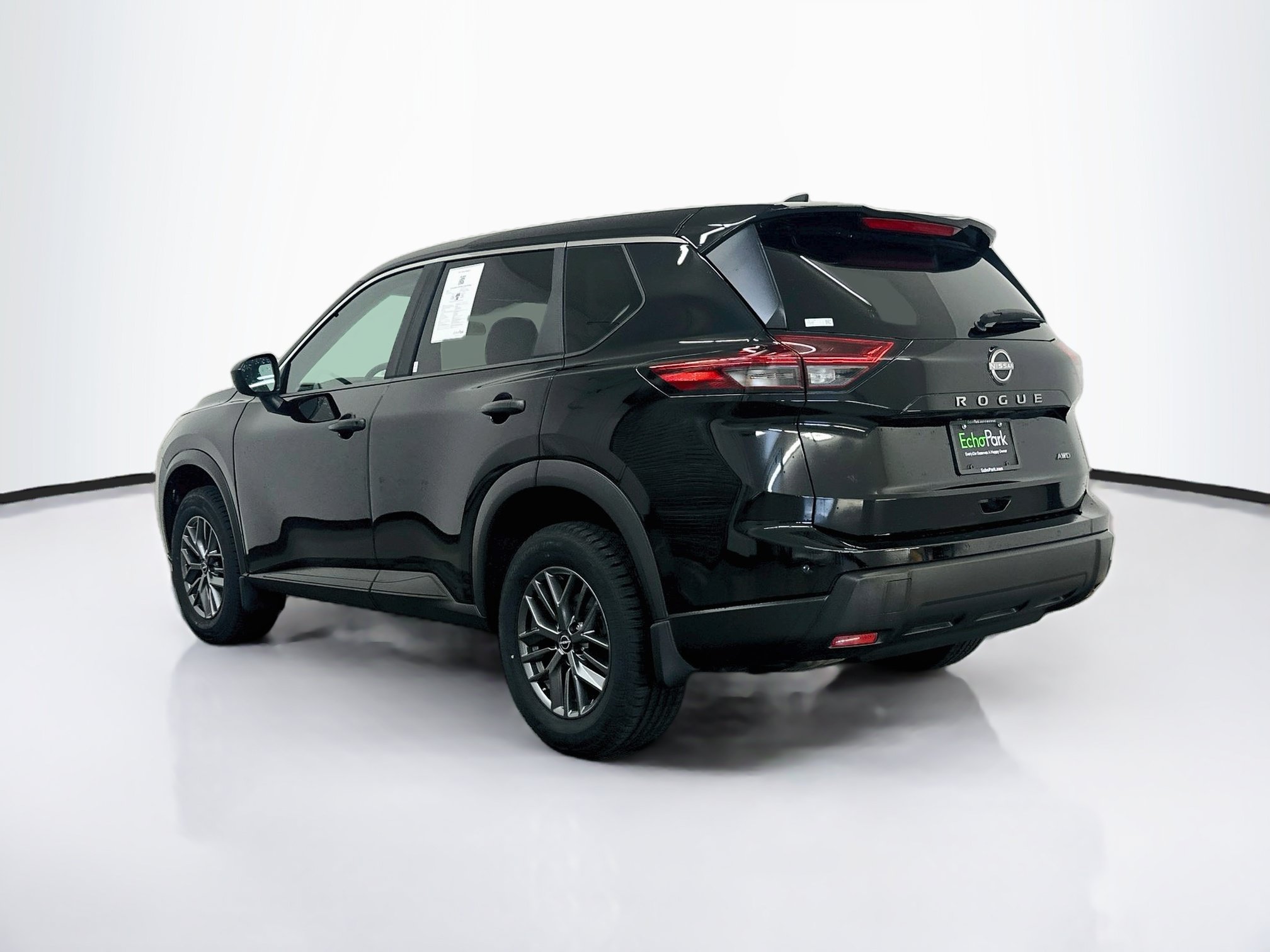 Used 2024 Nissan Rogue S AWD/4WD image 5
