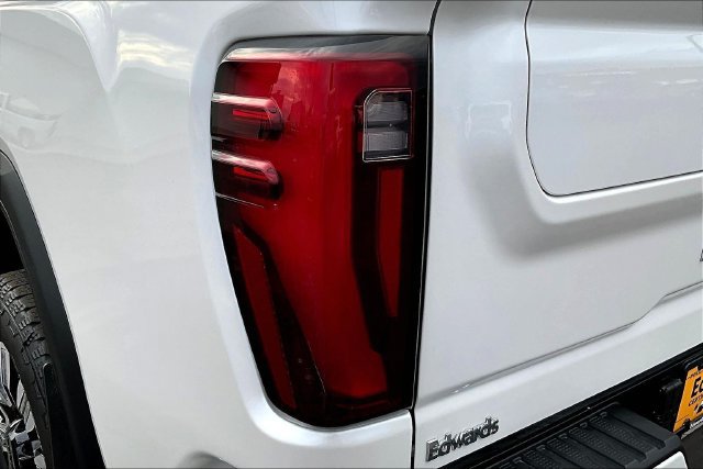 Used 2025 GMC Sierra 2500 Denali w/ Technology Package AWD/4WD image 24