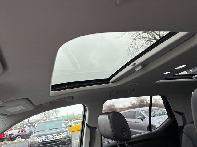 Used 2020 Chevrolet Traverse Premier image 32