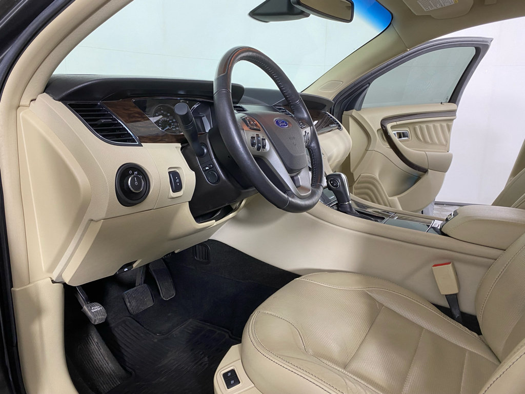 Used 2015 Ford Taurus Limited w/ Equipment Group 301A FWD image 24