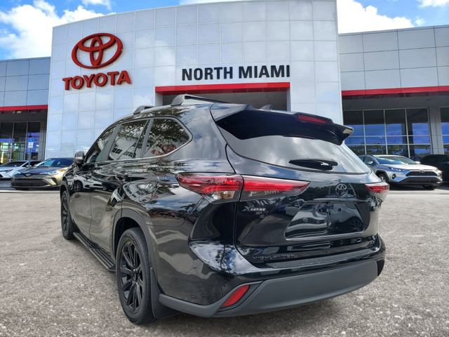 Used 2024 Toyota Highlander XLE image 3