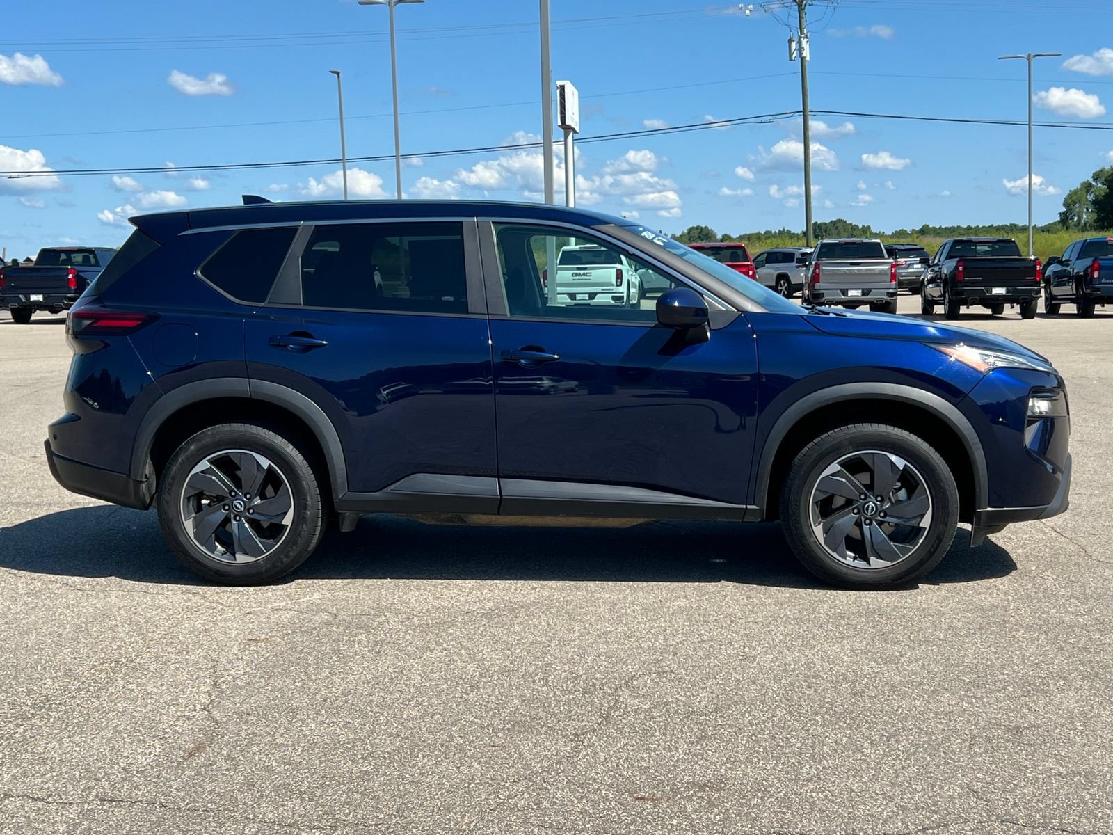 Used 2024 Nissan Rogue SV FWD image 43