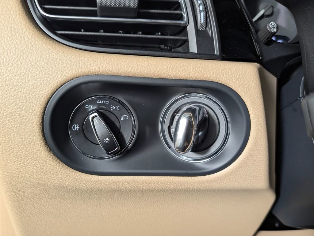 New 2026 Porsche Macan image 35