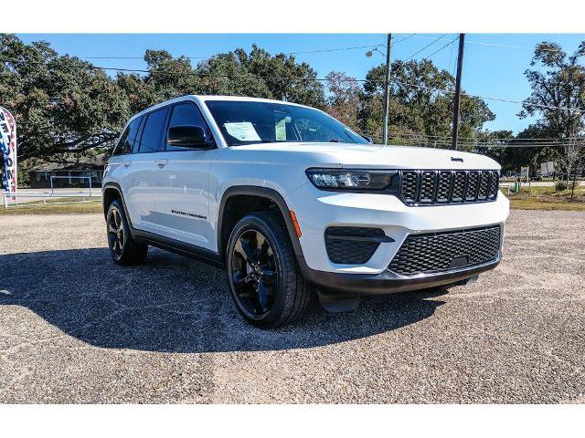 Used 2023 Jeep Grand Cherokee Altitude image 5