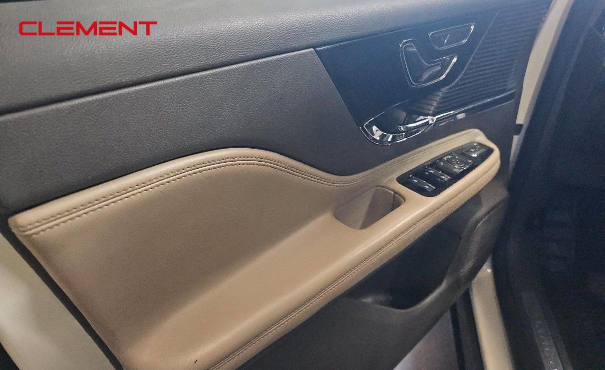 Used 2022 Lincoln Corsair Reserve w/ Elements Package image 11