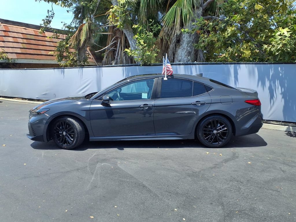 Used 2025 Toyota Camry SE w/ Convenience Package FWD image 3