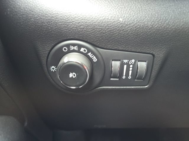 Certified 2025 Jeep Compass Limited w/ High Altitude Package AWD/4WD image 12