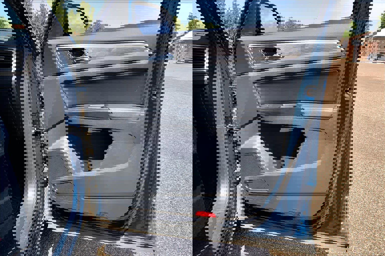 Used 2020 Volkswagen Atlas Cross Sport SE AWD/4WD image 23