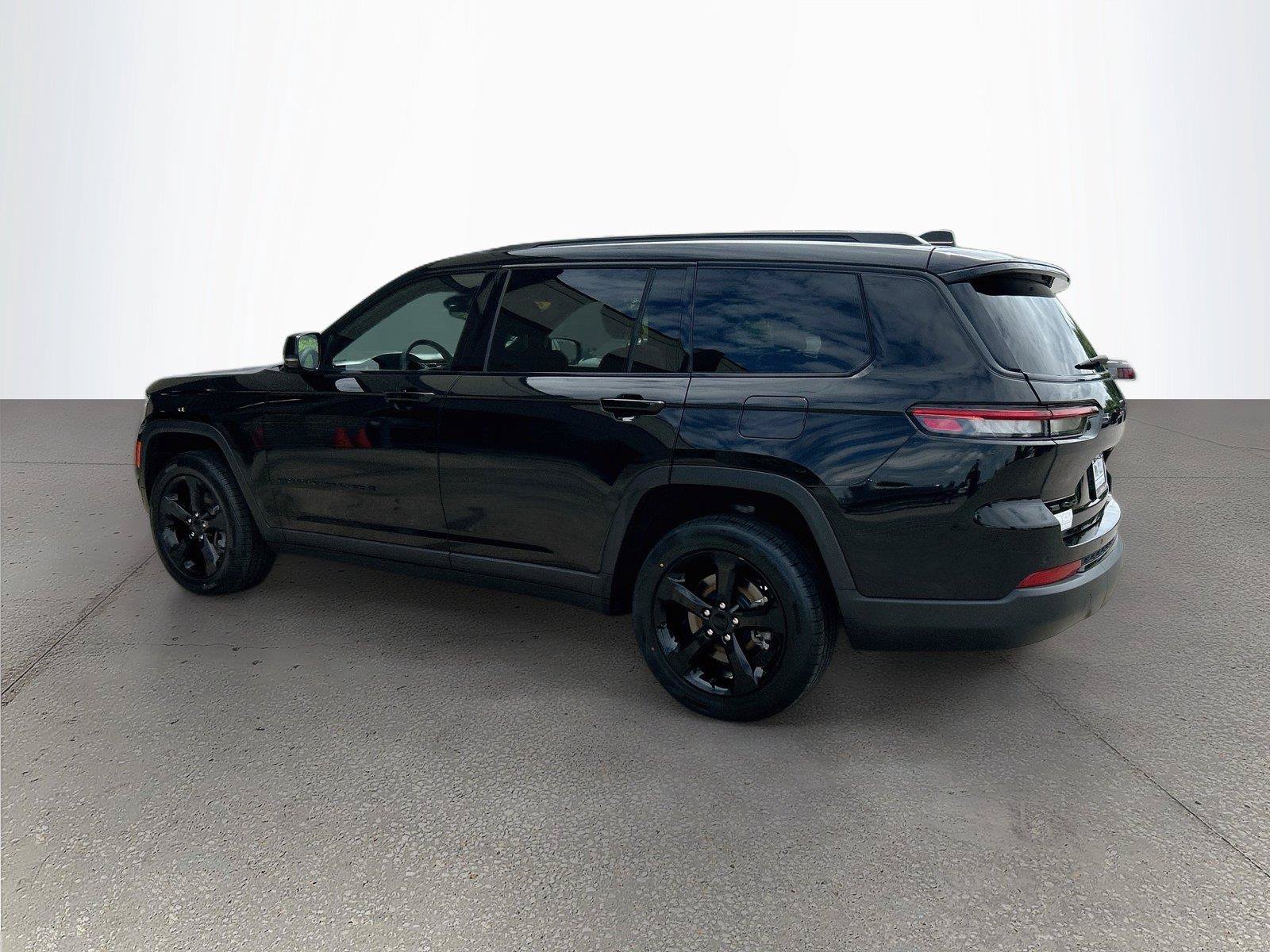 Used 2023 Jeep Grand Cherokee L Laredo AWD/4WD image 6