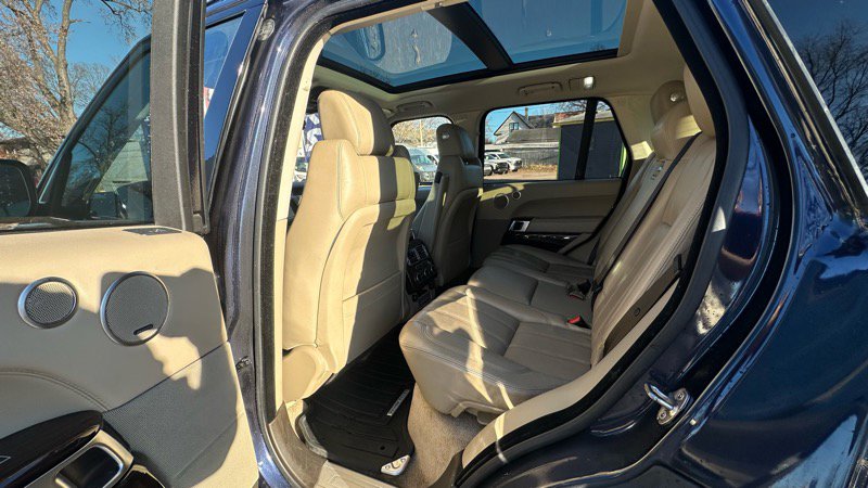 Used 2017 Land Rover Range Rover HSE image 16