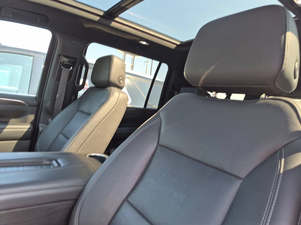 Used 2022 Chevrolet Suburban LT w/ Luxury Package AWD/4WD image 10