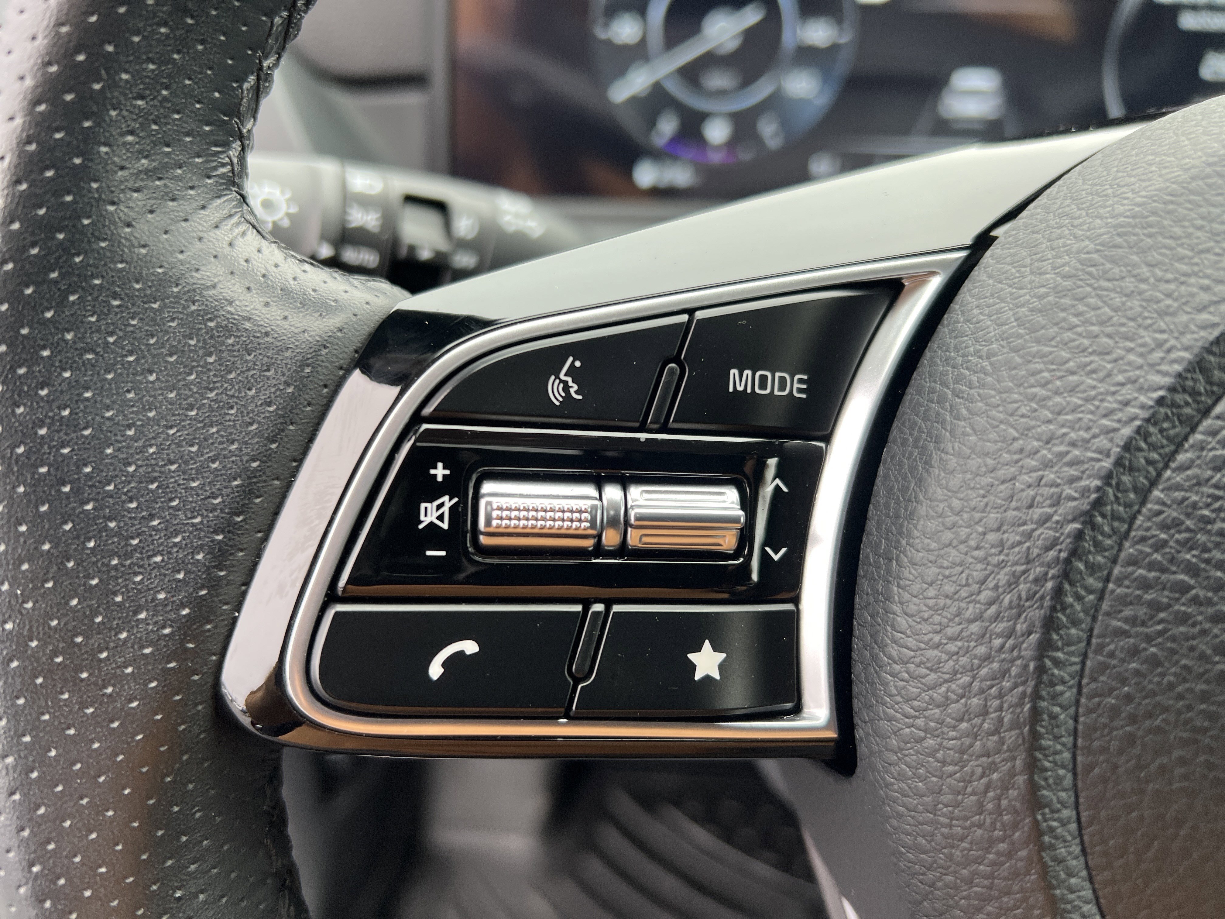 Used 2025 Kia Seltos SX w/ SX Sunroof Package image 31