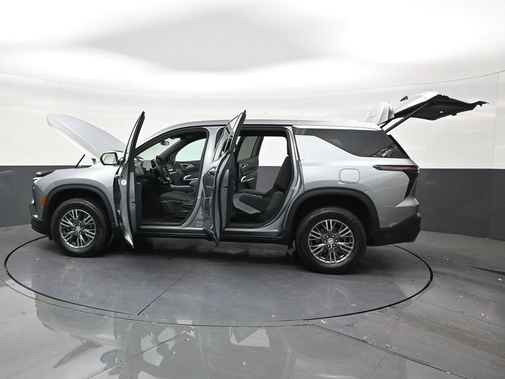 Used 2024 Chevrolet Traverse LS FWD image 29