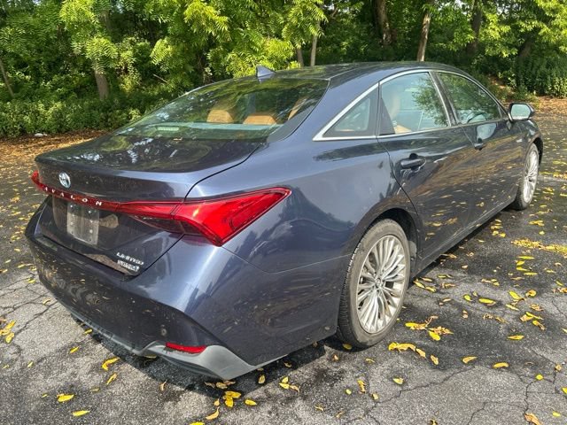 Used 2019 Toyota Avalon Limited w/ Advanced Safety Package FWD image 5