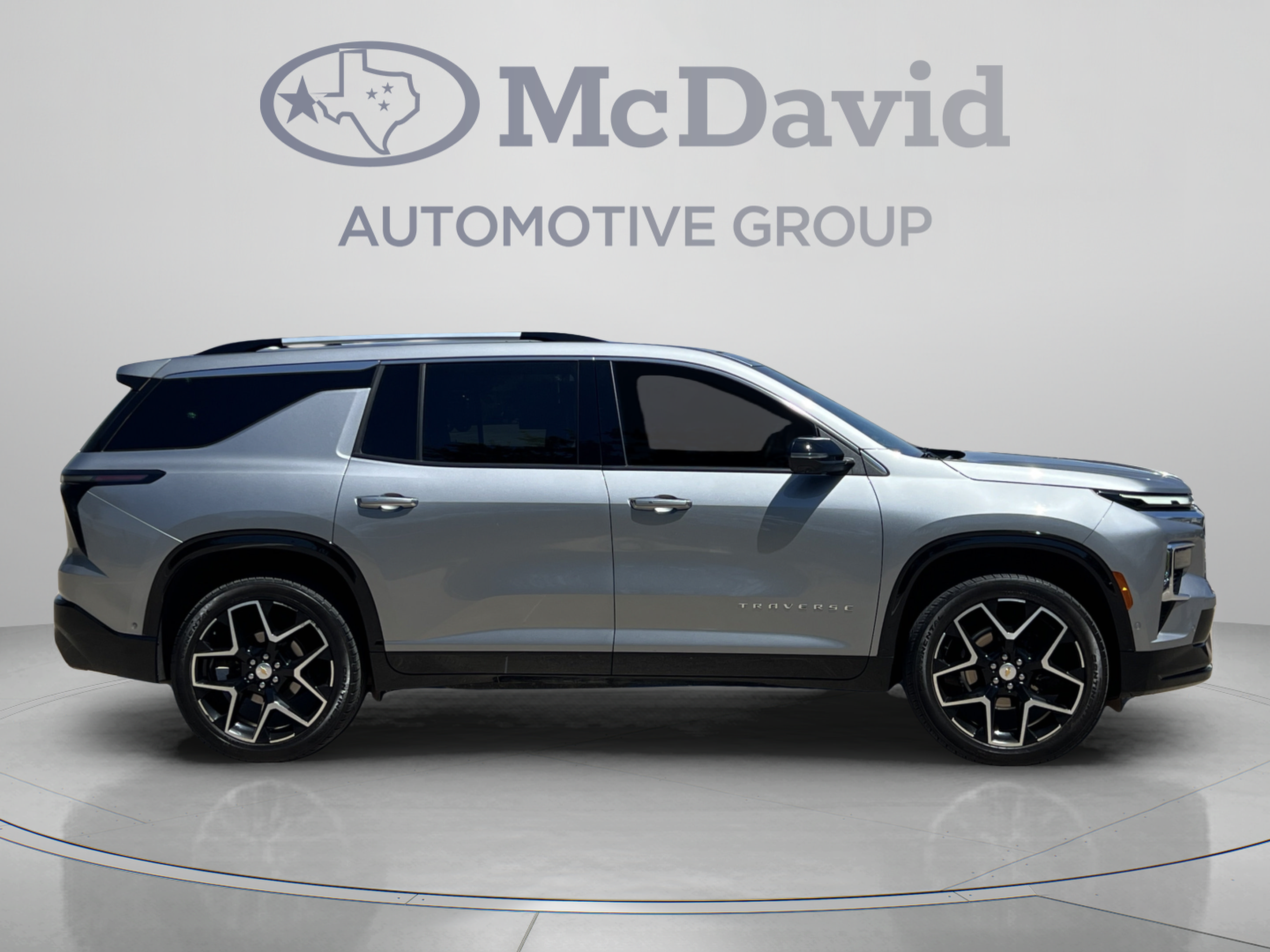 Used 2025 Chevrolet Traverse High Country w/ LPO, Floor Liner Package AWD/4WD image 8
