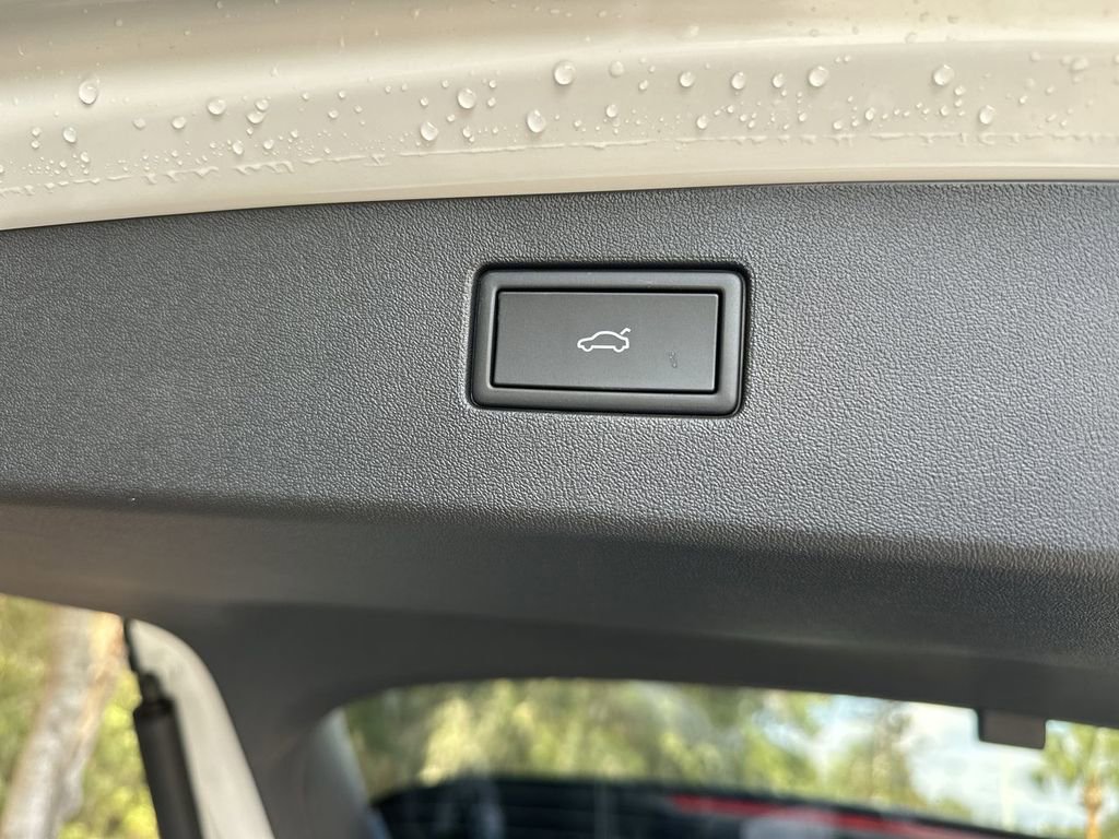 New 2026 Volkswagen Tiguan SE R-Line image 25