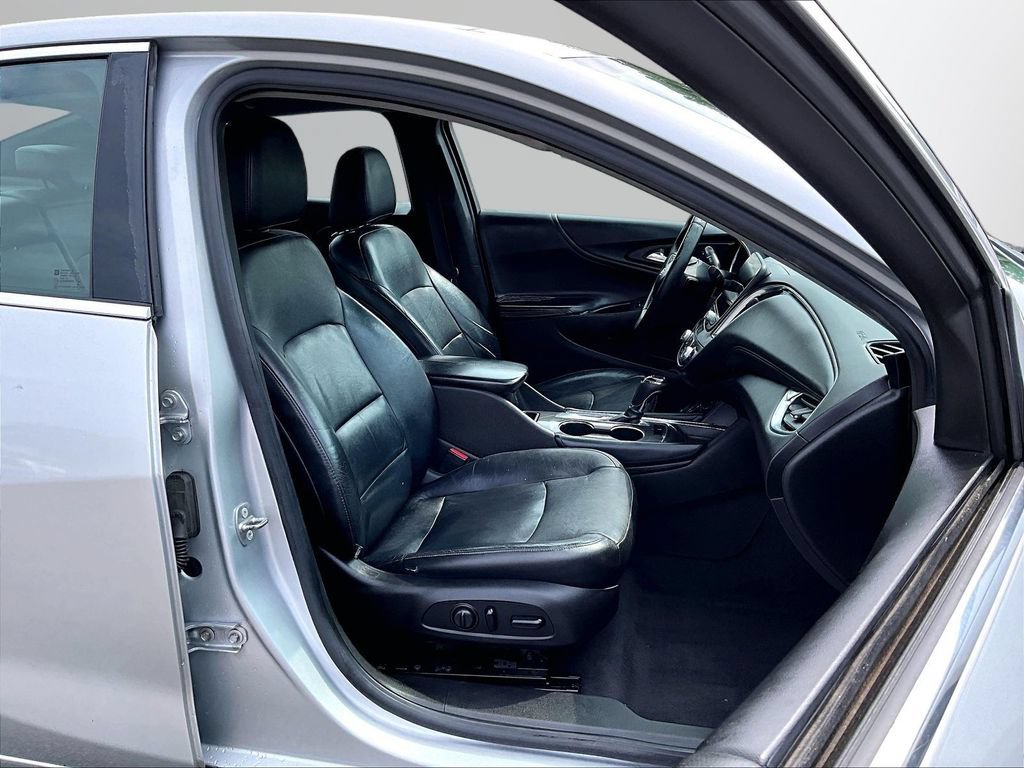 Used 2016 Chevrolet Malibu LT w/ Leather Package FWD image 8
