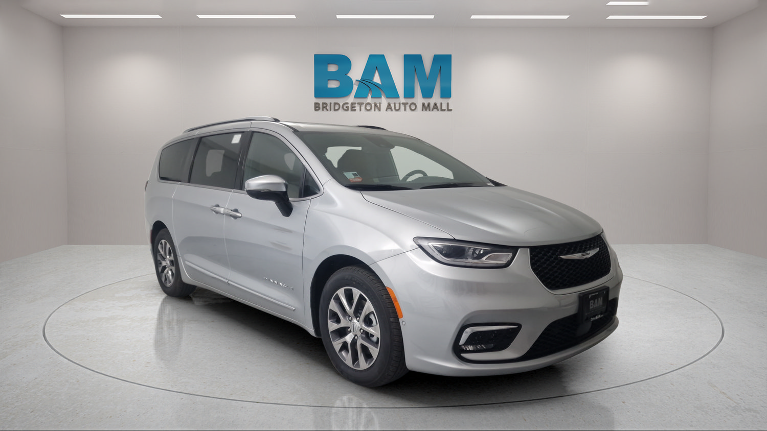 Used 2023 Chrysler Pacifica Pinnacle FWD image 18